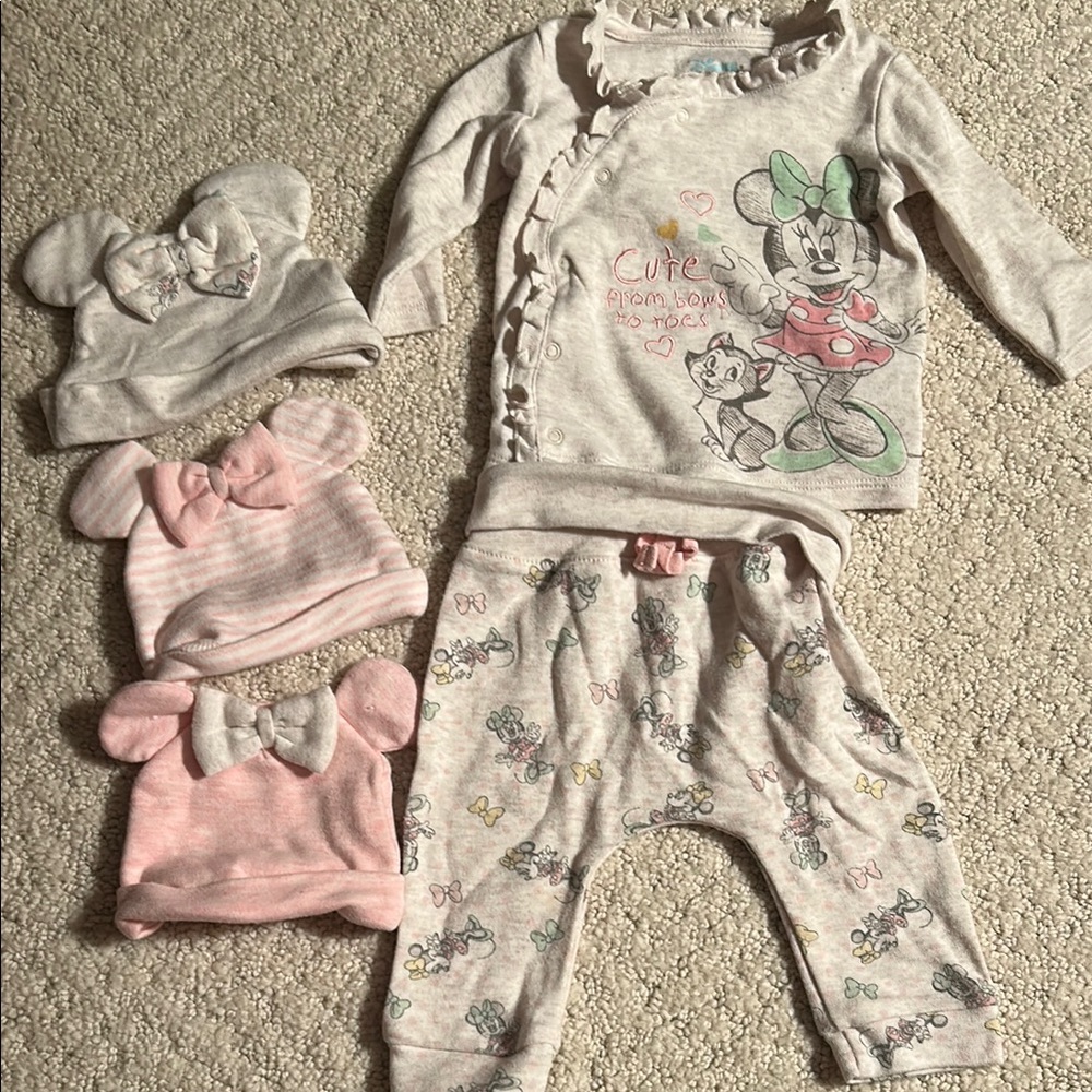 Minnie Mouse themed outfit